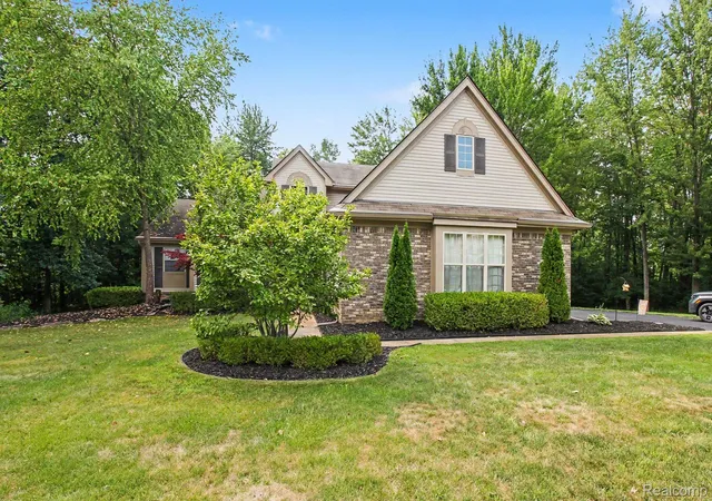 Photo 1 of Sale Pending at 930 Chemung Forest Dr, Howell, MI 48843 | MLS# 20261061783 | Listing updated on 2026-08-22