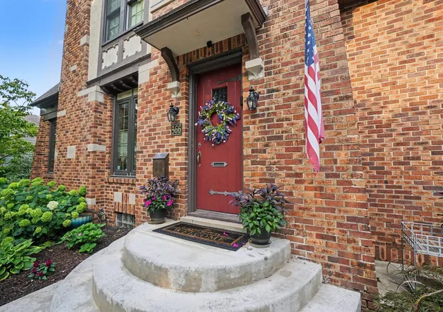 2nd image of 566 Lawndale Ct, Holland, MI 49423 | MLS# 71026042384