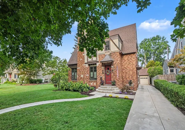 3rd image of 566 Lawndale Ct, Holland, MI 49423 | MLS# 71026042384