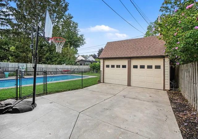 5th image of 566 Lawndale Ct, Holland, MI 49423 | MLS# 71026042384