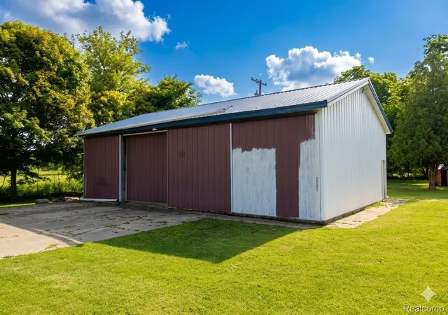 Photo 3 of Single family home for sale at 2568 Valentine Rd, Lapeer, MI 48446 | MLS# 20261064744 | Listing updated on 2026-09-03