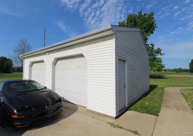 Photo 3 of Single family home for sale at 2568 Valentine Rd, Lapeer, MI 48446 | MLS# 20261064744 | Listing updated on 2026-09-03