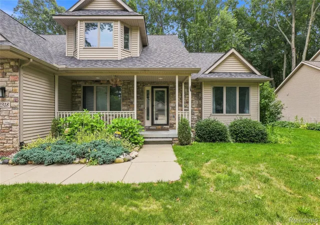 Photo 4 of Single family home for sale at 2318 Flagstone Dr, Flushing, MI 48433 | MLS# 20261064920 | Listing updated on 2026-10-07