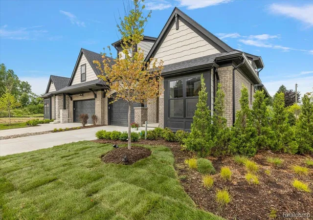 Photo 2 of Condo for sale at 2027 Breckenridge Ct #3, Rochester, MI 48309 | MLS# 20261065949 | Listing updated on 2026-08-27