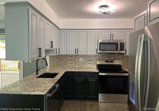 Photo 4 of Single family home for sale at 25015 Orchid St, Harrison Charter Township Macomb, MI 48045 | MLS# 20261068262 | Listing updated on 2026-08-31