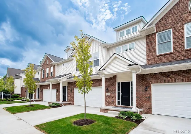 Photo 2 of Condo for sale at 5 Grandview Cir #70, White Lake Charter Township Oakland, MI 48386 | MLS# 20261069569 | Listing updated on 2026-09-13