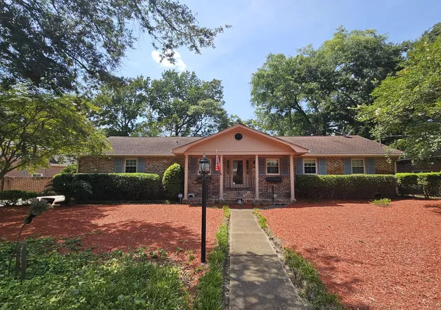 Photo 1 of Single family home for sale at 1865 Rugby Ln, Charleston, SC 29407 | MLS# 26021099 | Listing updated on 2026-10-08