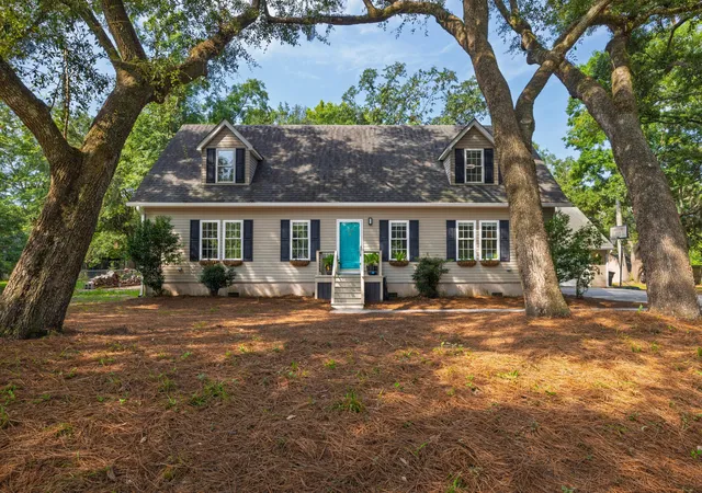 Photo 1 of Single family home for sale at 1519 Rifle Range Rd, Mount Pleasant, SC 29464 | MLS# 26023107 | Listing updated on 2026-09-03
