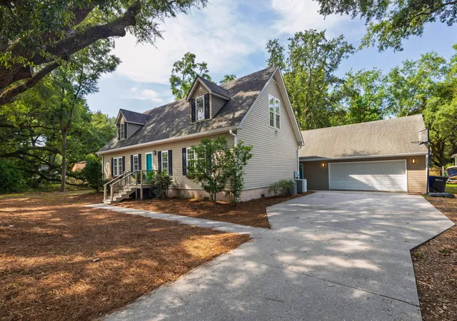 Photo 3 of Single family home for sale at 1519 Rifle Range Rd, Mount Pleasant, SC 29464 | MLS# 26023107 | Listing updated on 2026-09-03