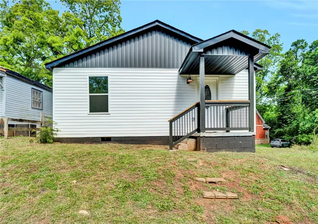 Photo 1 of Single family home for sale at 404 Short St, Anderson, SC 29624 | MLS# 20288017 | Listing updated on 2026-08-25