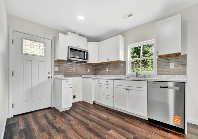 Photo 3 of Single family home for sale at 404 Short St, Anderson, SC 29624 | MLS# 20288017 | Listing updated on 2026-08-25
