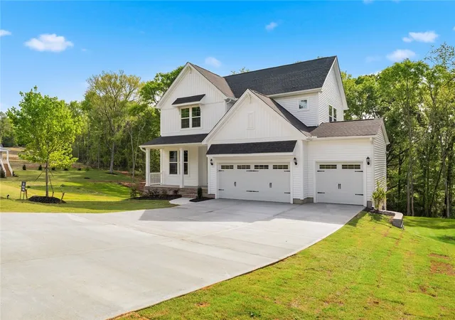 Photo 2 of Single family home for sale at 1112 Manse Jolly Rd, Anderson, SC 29621 | MLS# 20289920 | Listing updated on 2026-09-19