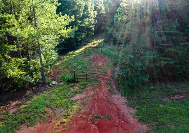 Photo 3 of House for sale at 8006 Keowee School Rd, Seneca, SC 29672 | MLS# 20290217 | Listing updated on 2026-09-10