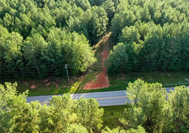 Photo 4 of House for sale at 8006 Keowee School Rd, Seneca, SC 29672 | MLS# 20290217 | Listing updated on 2026-09-10