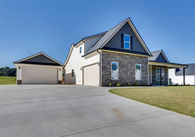 Photo 36 of Single family home for sale at 106 Old Glory Ct, Pickens, SC 29671 | MLS# 20291003 | Listing updated on 2026-08-25