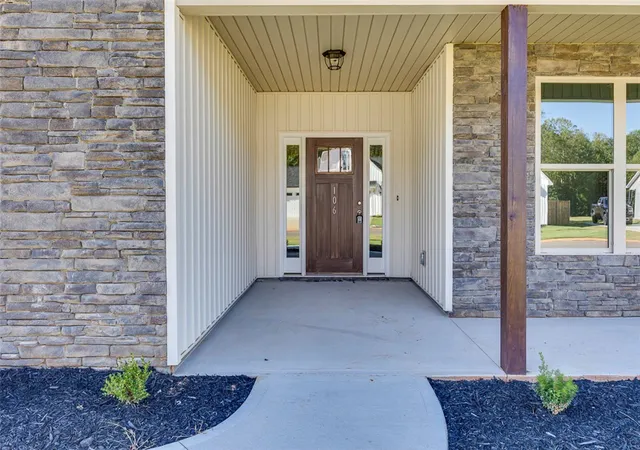 Photo 3 of Single family home for sale at 106 Old Glory Ct, Pickens, SC 29671 | MLS# 20291003 | Listing updated on 2026-08-25
