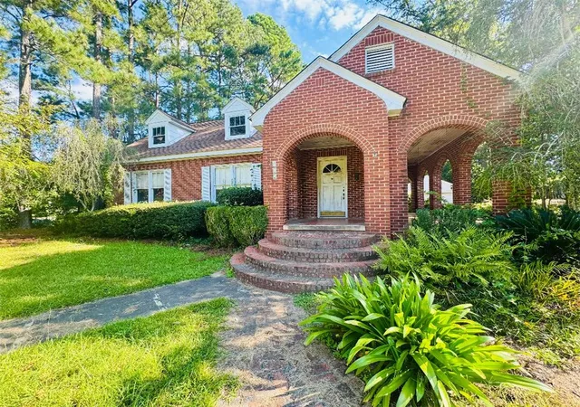 Photo 1 of Single family home for sale at 302 Chestnut St, Abbeville, SC 29620 | MLS# 20292043 | Listing updated on 2026-09-07
