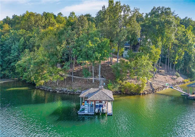 Photo 3 of Single family home for sale at 422 Pileated Woodpecker, Sunset, SC 29685 | MLS# 20293023 | Listing updated on 2026-09-28
