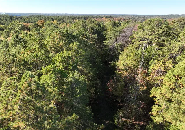 2nd image of 4 Horseshoe Point Dr, Iva, SC 29655 | MLS# 20293894