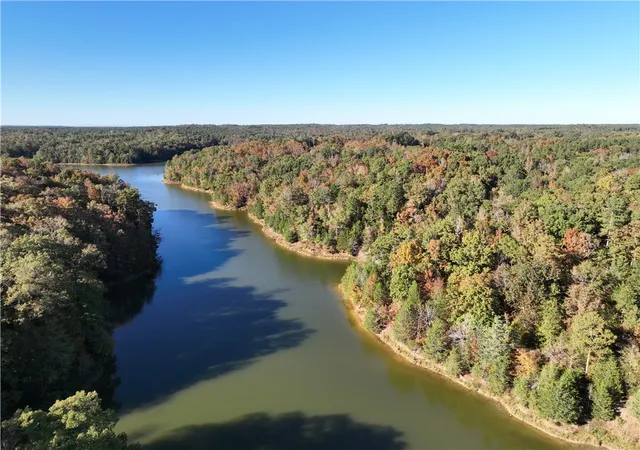 5th image of 4 Horseshoe Point Dr, Iva, SC 29655 | MLS# 20293894