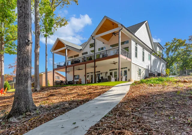 Photo 1 of Single family home for sale at 401 Broadwater Cir, Anderson, SC 29626 | MLS# 20296067 | Listing updated on 2026-09-14