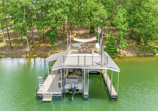 Photo 3 of Single family home for sale at 401 Broadwater Cir, Anderson, SC 29626 | MLS# 20296067 | Listing updated on 2026-09-14