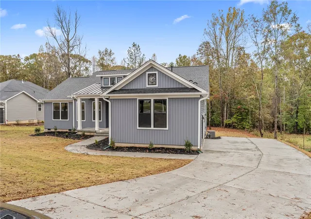 2nd image of 302 Cross Creek Dr, Seneca, SC 29678 | MLS# 20297308