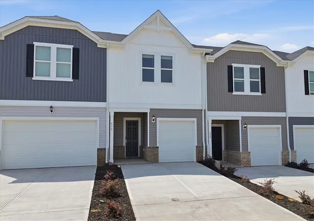 Photo 3 of Townhouse for sale at 430 Blissful Ct, Taylors, SC 29687 | MLS# 20297281 | Listing updated on 2026-09-14