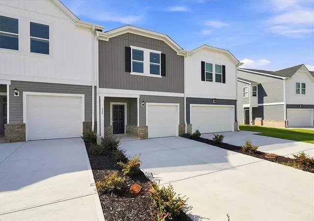 Photo 2 of Sale Pending at 428 Blissful Ct, Taylors, SC 29687 | MLS# 20297280 | Listing updated on 2026-09-09