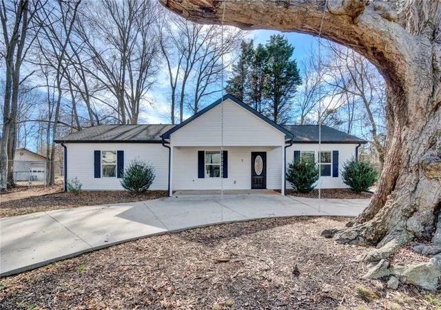 Photo 1 of Single family home for sale at 7 W 2nd Street, Williamston, SC 29697 | MLS# 20297639 | Listing updated on 2026-09-09
