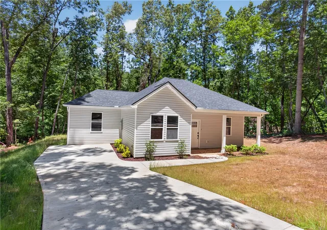 1st image of 152 Quail Hollow Cir, Westminster, SC 29693 | MLS# 20297529