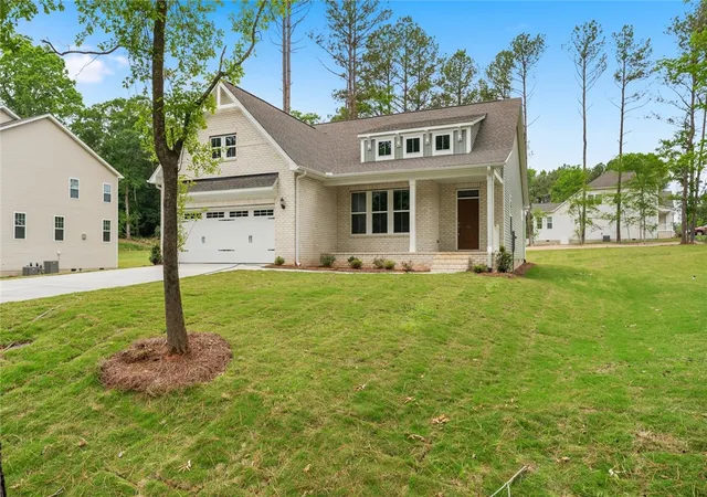 Photo 3 of Sale Pending at 110 Lakeside Dr, Anderson, SC 29621 | MLS# 20297713 | Listing updated on 2026-08-22