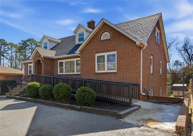Photo 3 of Single family home for sale at 510 E Calhoun St, Anderson, SC 29621 | MLS# 20297517 | Listing updated on 2026-09-11