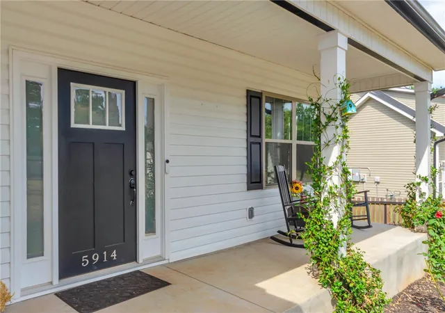 Photo 4 of Single family home for sale at 5914 Old Pearman Dairy Rd, Anderson, SC 29625 | MLS# 20298261 | Listing updated on 2026-08-31