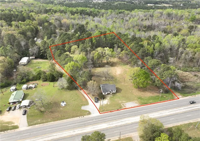 Photo 3 of House for sale at 6 Horton Dr, Abbeville, SC 29620 | MLS# 20298255 | Listing updated on 2026-09-05