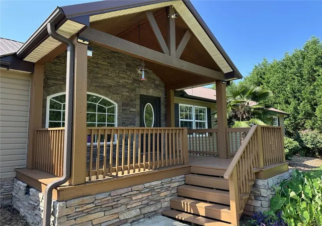 Photo 1 of Manufactured home for sale at 207 Capeview Ln, Anderson, SC 29626 | MLS# 20298619 | Listing updated on 2026-08-28
