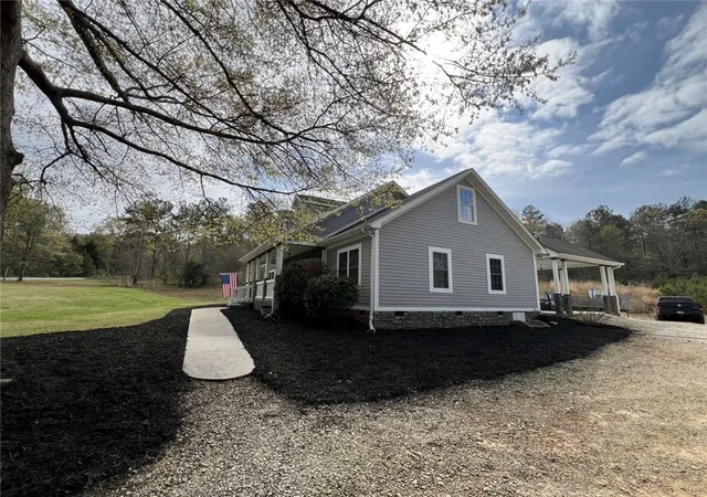 Photo 3 of Single family home for sale at 119 Boulden Rd, Fair Play, SC 29643 | MLS# 20299132 | Listing updated on 2026-09-18