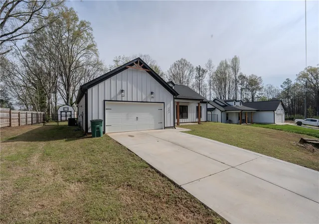 Photo 2 of Single family home for sale at 203 Mr Jim Ln, Clinton, SC 29325 | MLS# 20299071 | Listing updated on 2026-08-26