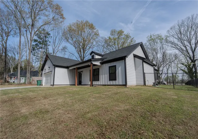 Photo 3 of Single family home for sale at 203 Mr Jim Ln, Clinton, SC 29325 | MLS# 20299071 | Listing updated on 2026-08-26