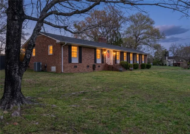 Photo 1 of Single family home for sale at 300 N Green St, Williamston, SC 29697 | MLS# 20299268 | Listing updated on 2026-08-25
