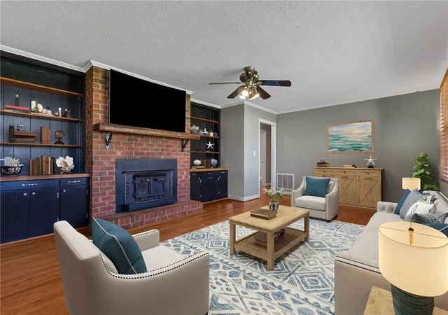 Photo 2 of Single family home for sale at 300 N Green St, Williamston, SC 29697 | MLS# 20299268 | Listing updated on 2026-08-25