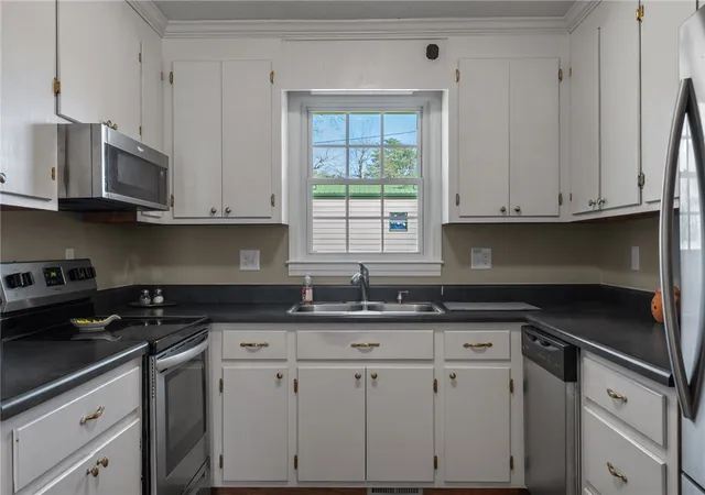 Photo 3 of Single family home for sale at 300 N Green St, Williamston, SC 29697 | MLS# 20299268 | Listing updated on 2026-08-25