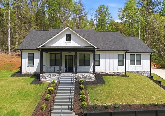 Photo 3 of Single family home for sale at 2585 Dr Johns Rd, Westminster, SC 29693 | MLS# 20299250 | Listing updated on 2026-09-12