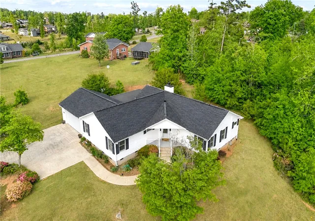 Photo 3 of Single family home for sale at 200 Leila St, Seneca, SC 29678 | MLS# 20298910 | Listing updated on 2026-08-23