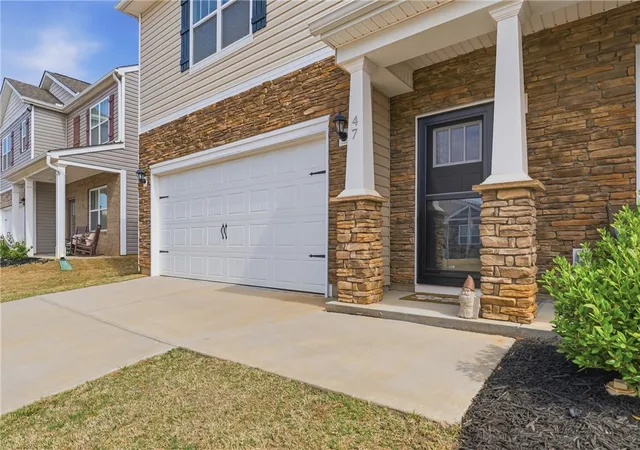 Photo 1 of Single family home for sale at 47 Oak Edge Ln, Greer, SC 29651 | MLS# 20300049 | Listing updated on 2026-10-07