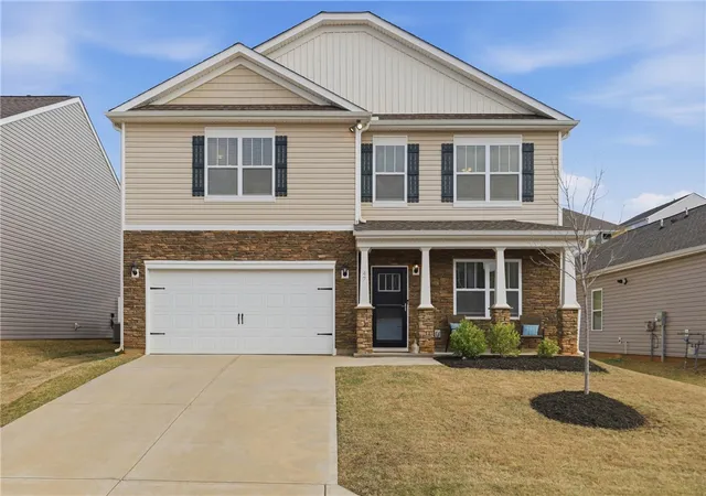 Photo 3 of Single family home for sale at 47 Oak Edge Ln, Greer, SC 29651 | MLS# 20300049 | Listing updated on 2026-10-07