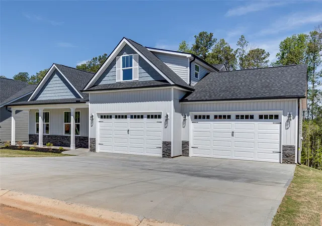 Photo 3 of Single family home for sale at 123 Hideaway Ln, Easley, SC 29640 | MLS# 20300373 | Listing updated on 2026-08-19