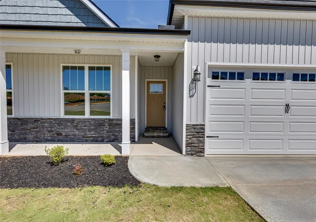 Photo 4 of Single family home for sale at 123 Hideaway Ln, Easley, SC 29640 | MLS# 20300373 | Listing updated on 2026-08-19