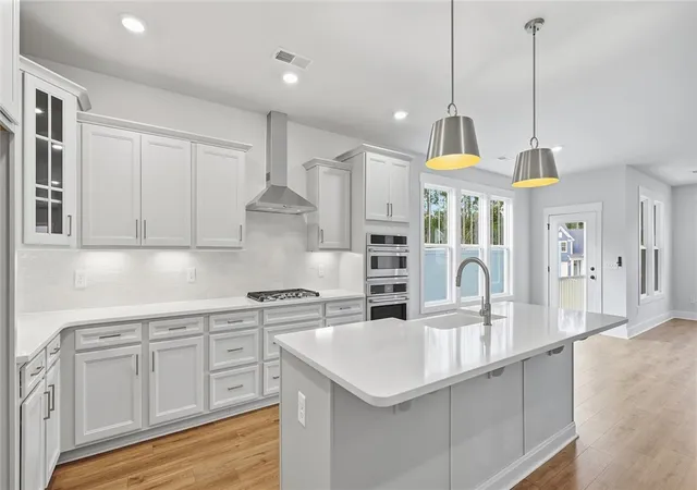 Photo 4 of Single family home for sale at 128 Beaverdam Crk Dr, Anderson, SC 29621 | MLS# 20300376 | Listing updated on 2026-09-11