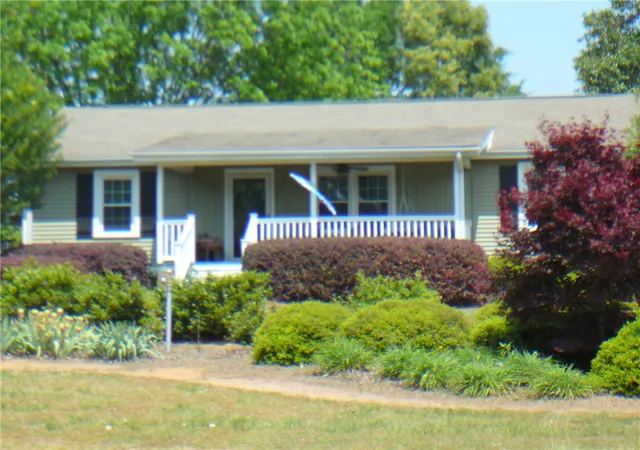 Photo 3 of Single family home for sale at 3673 Highway 28 S, Anderson, SC 29624 | MLS# 20300573 | Listing updated on 2026-08-17